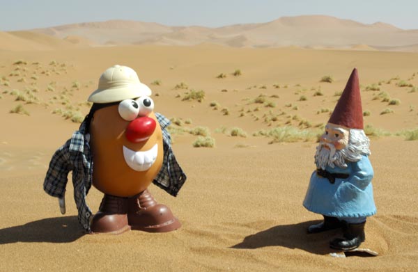 Spud encounters his nemesis: Travelocity's Roaming Gnome