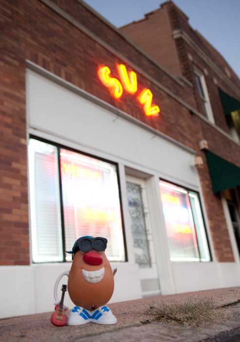 Spud takes his axe to Sun Records to record a few tracks